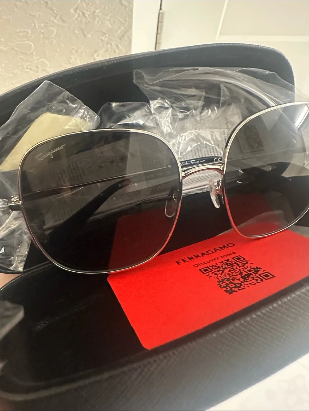 Salvatore Ferragamo Aviator Sunglasses New in Case Polished silver frame/blk len